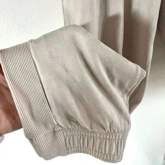 Athleta Brooklyn Textured Animal Print Joggers Size 14 - Picture 6 of 15